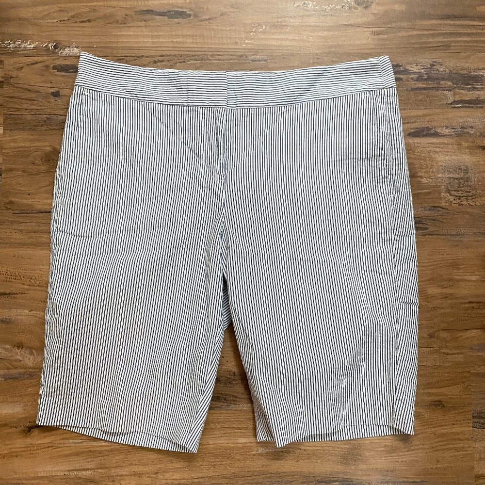 🖤 Ann Taylor Devon Boardwalk Short Stripped Size 10 Cotton Bermudas